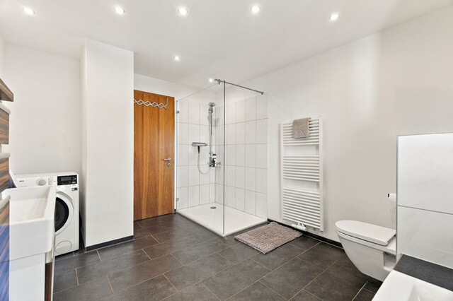 Großzügige Dachgeschosswohnung mit Südwest-Terrasse und traumhaftem Bodenseeblick
