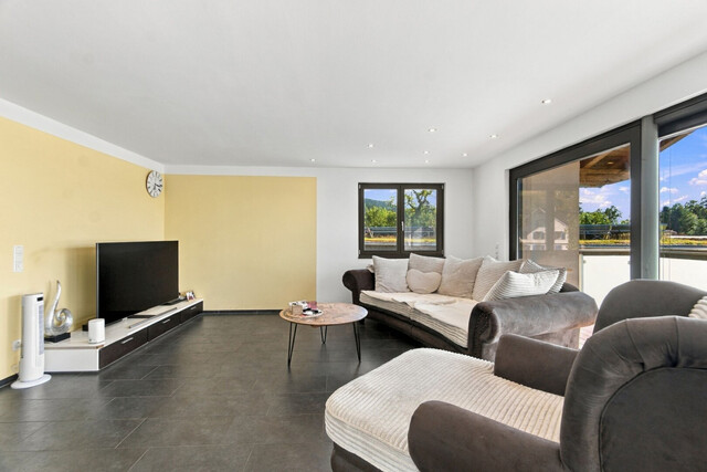 Großzügige Dachgeschosswohnung mit Südwest-Terrasse und traumhaftem Bodenseeblick