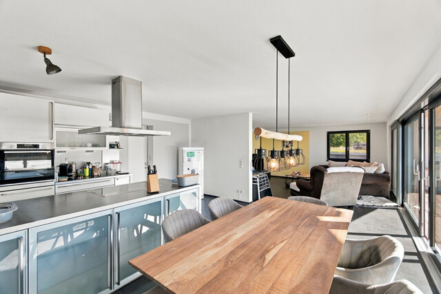 Großzügige Dachgeschosswohnung mit Südwest-Terrasse und traumhaftem Bodenseeblick