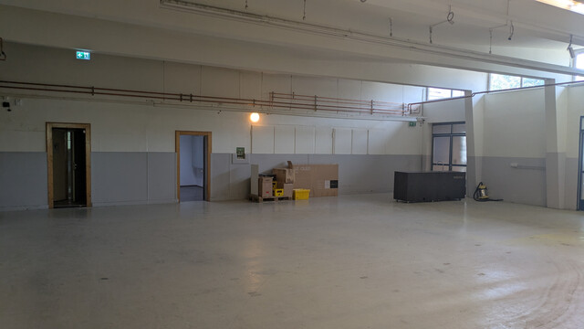 Gewerbehalle 485–1.085 m² mit Rampe, Hubtisch & BAG – Lustenau, grenznah CH