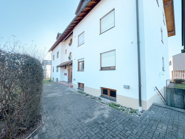 Sonnige 3,5-Zimmer-Dachgeschosswohnung mit Garage in ruhiger Lage in Hard