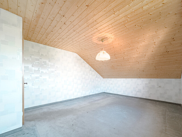 Sonnige 3,5-Zimmer-Dachgeschosswohnung mit Garage in ruhiger Lage in Hard