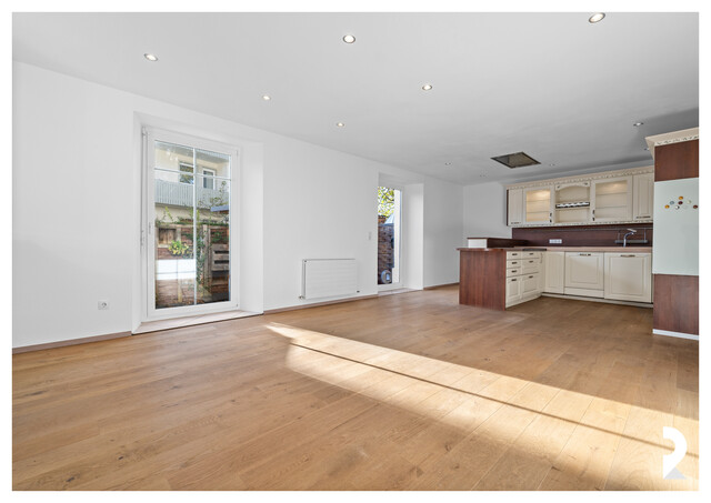 3-ZIMMER-EG-WOHNUNG MIT TERRASSE UND AUSSENSTELLPLATZ