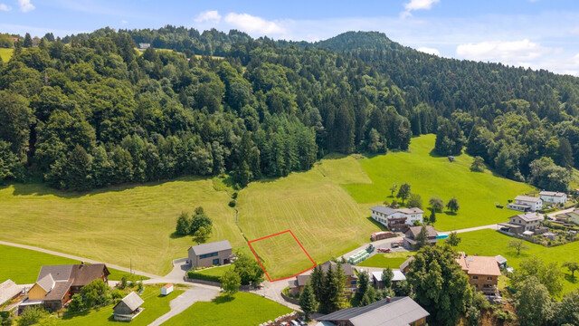 Idyllisches Baugrundstück in Zwischenwasser mit atemberaubendem Bergblick!