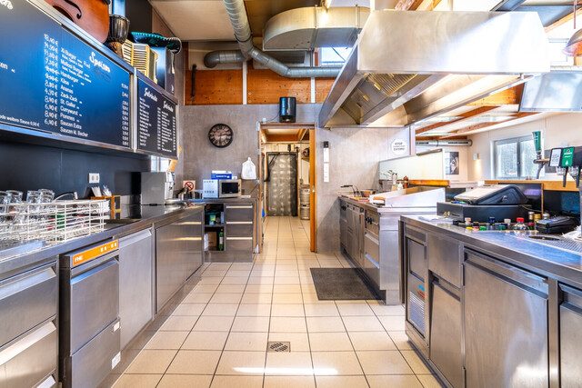 Komplett eingerichtete Gastro Location mit Garten in Hohenems – hohe Frequenz, Top Sichtbarkeit