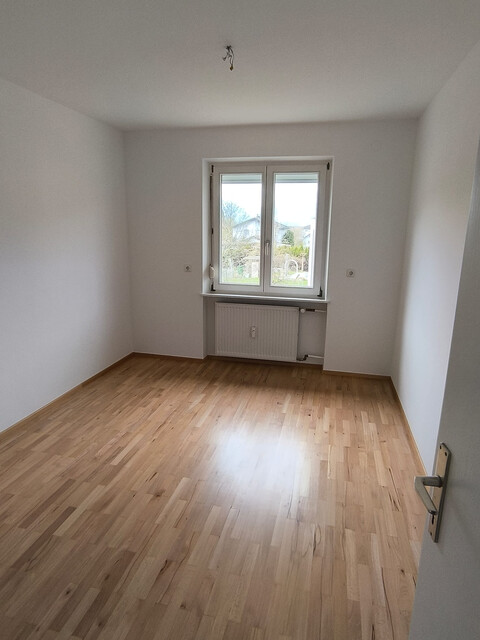 Attraktive, neu sanierte Wohnung mit Balkon in zentraler Lage von Nofels