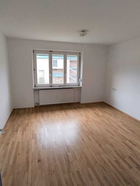 Attraktive, neu sanierte Wohnung mit Balkon in zentraler Lage von Nofels