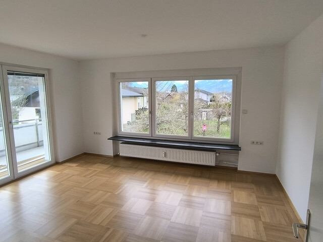 Attraktive, neu sanierte Wohnung mit Balkon in zentraler Lage von Nofels