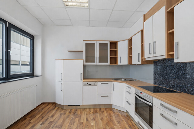 Top Gewerbeimmobilie mit Büro- und Logistikflächen in Weiler!