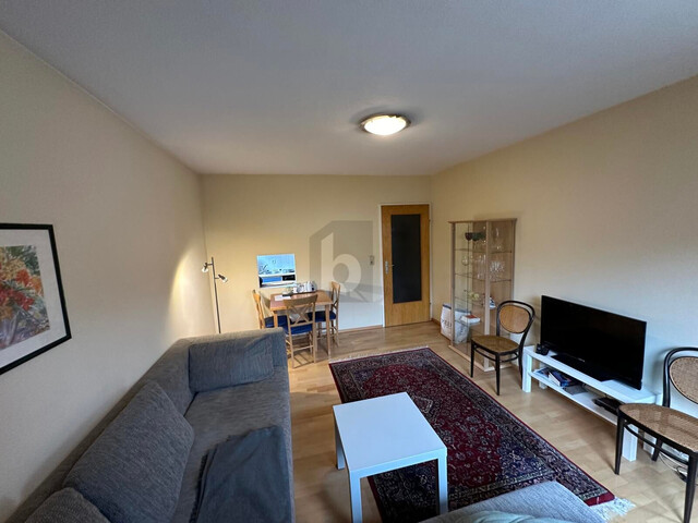 ZENTRAL UND DENNOCH RUHIG: LICHTDURCHFLUTETE 2-ZIMMER-WOHNUNG MIT XXL-GARAGE IN TOP-LAGE