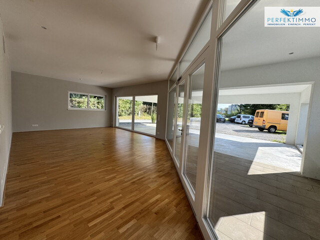 Moderne Büro- oder Praxisfläche mit bester Verkehrsanbindung - inklusive 4 Stellplätzen!