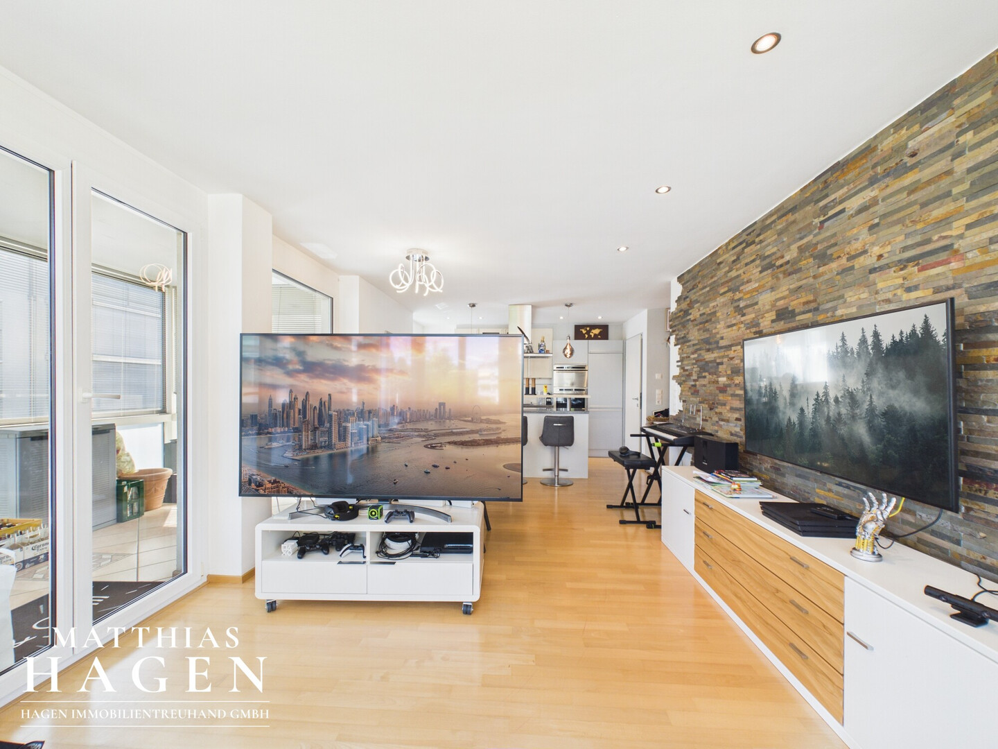 3- Zimmer Wohnung - Gut gelegen, Wintergarten, Tiefgarage, Lift