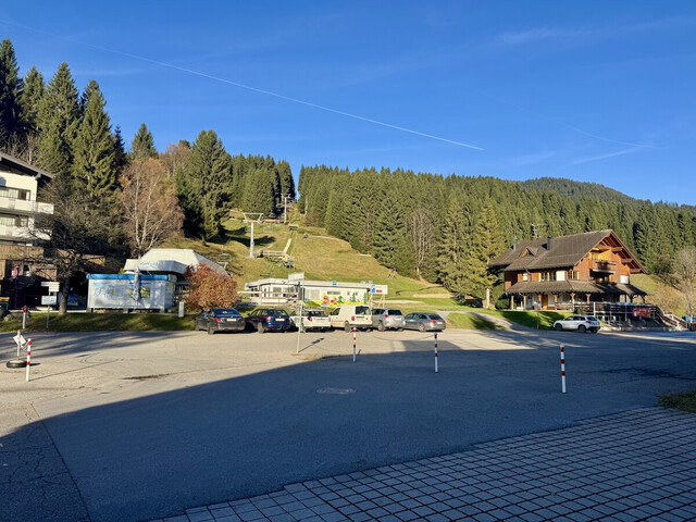 Einzigartige Liegenschaft direkt am Skilift in Laterns mit seltener Ferienwidmung