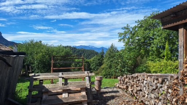 Leistbares schönes Grundstück mit altem Bauenhof (Renovierungsbedürftig) In Hohenems Emsreute