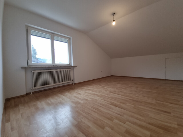 Große - 2 - Zimmer Dachgeschosswohnung