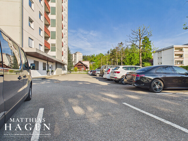 Neu renovierte 3,5 Zimmer Wohnung mit schöner Aussicht in alle Richtungen