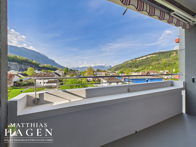 Neu renovierte 3,5 Zimmer Wohnung mit schöner Aussicht in alle Richtungen