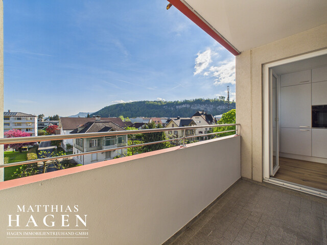 Neu renovierte 3,5 Zimmer Wohnung mit schöner Aussicht in alle Richtungen