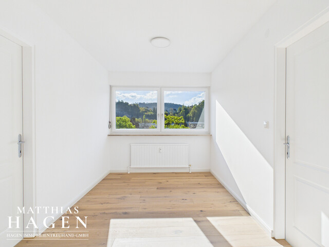 Neu renovierte 3,5 Zimmer Wohnung mit schöner Aussicht in alle Richtungen