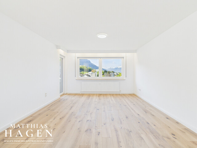 Neu renovierte 3,5 Zimmer Wohnung mit schöner Aussicht in alle Richtungen