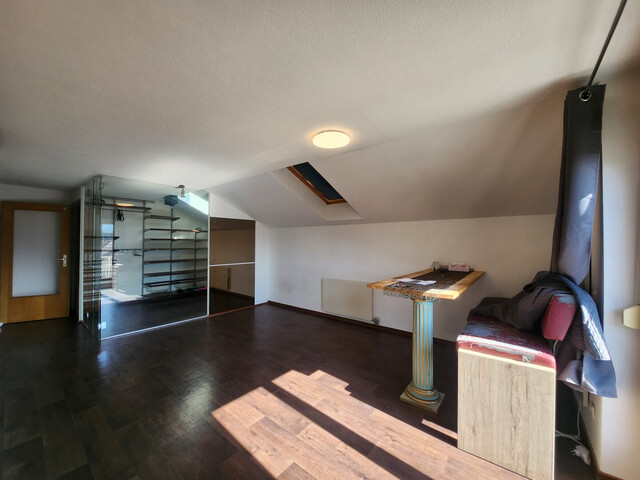 1 Zimmer Wohnung mit Balkon und einem Tiefgaragenplatz