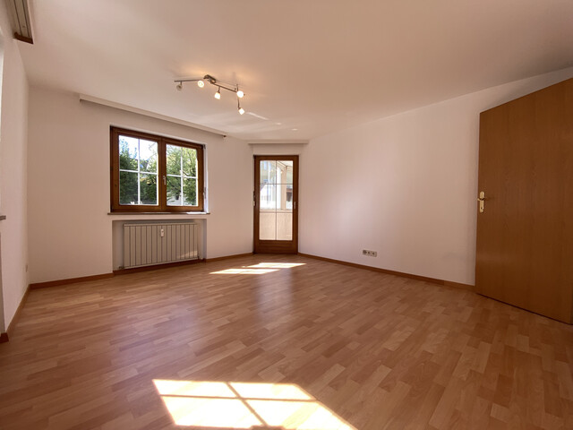 "ohne Provision" geräumige, helle 2,5 Zimmer Wohnung mit verglaster Veranda