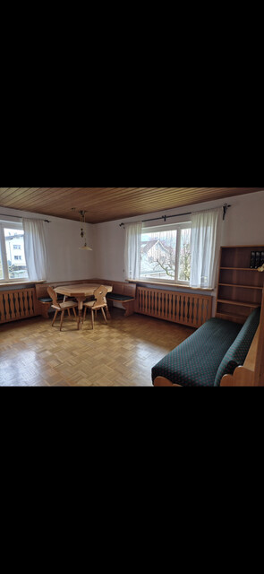 Geräumiges Haus mit Garage, Balkon, Terrasse, Garten, Abstellraum, Keller und Dachboden