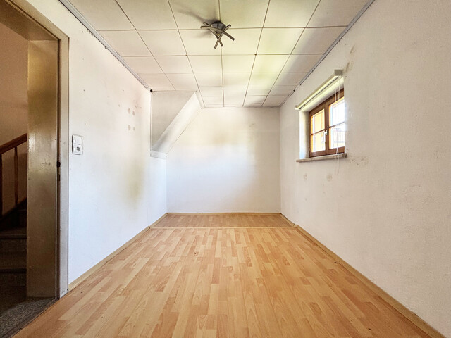Einfamilienhaus mit viel Potenzial - ideal für handwerklich Geschickte 