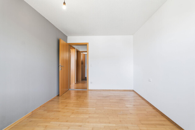 Wohnen in Seenähe: 4-Zimmer-Wohnung mit über 100m²-Wohnfläche und großem Balkon!