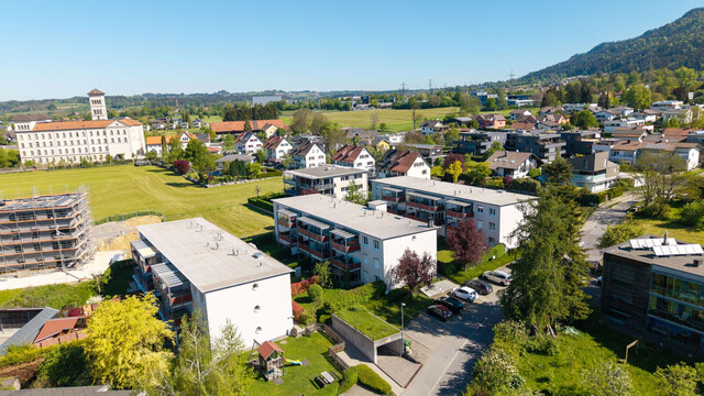 Wohnen in Seenähe: 4-Zimmer-Wohnung mit über 100m²-Wohnfläche und großem Balkon!
