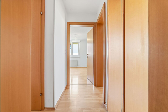 Wohnen in Seenähe: 4-Zimmer-Wohnung mit über 100m²-Wohnfläche und großem Balkon!