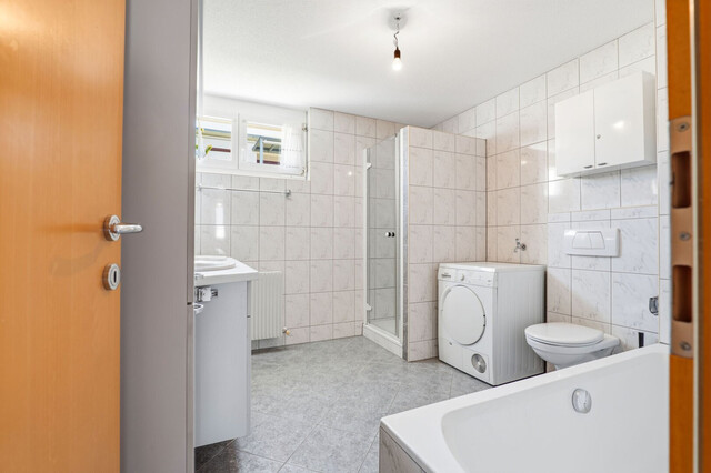 Wohnen in Seenähe: 4-Zimmer-Wohnung mit über 100m²-Wohnfläche und großem Balkon!