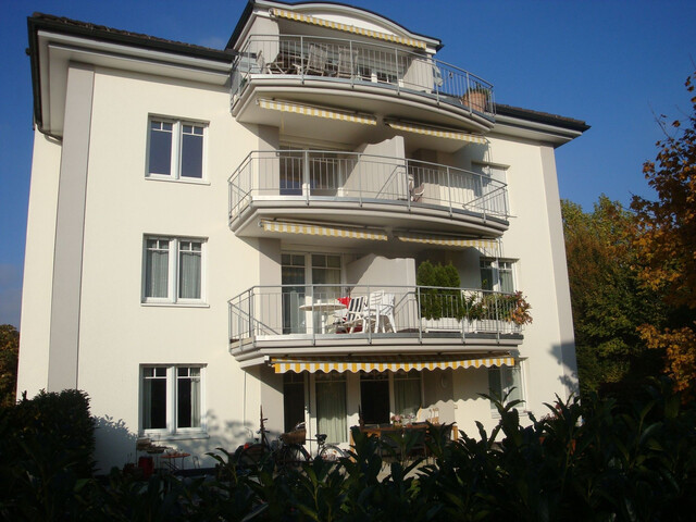 Lichtdurchflutete 2-Zimmerwohnung, 61 m², Ortsmitte Lustenau mit Tiefgarage und Balkon
