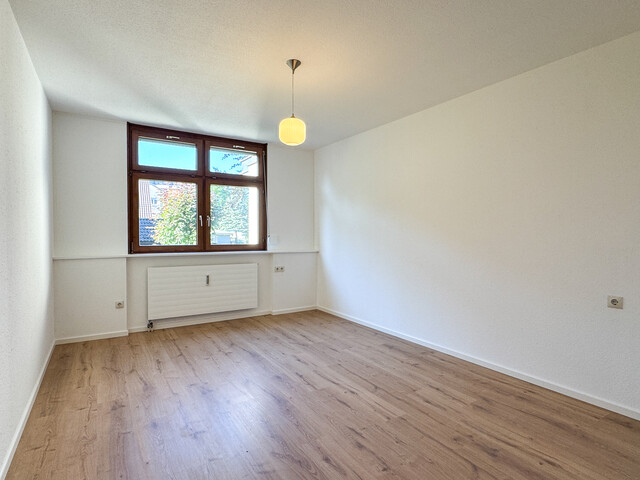 Sonnige 4,5 Zimmer-Wohnung mit schöner Terrasse und traumhaftem Bergblick!