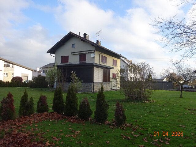 Riesiges Haus mit großem Garten in Altenstadt