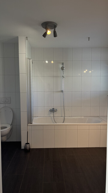 Geräumige Wohnung mit Balkon, Abstellraum, Keller, Tiefgaragenplatz und Fahrradabstellraum in Top-Lage!