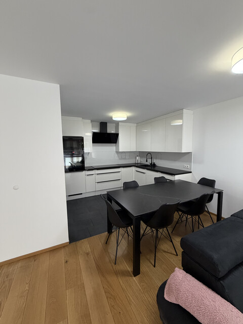 Wohnen mit Stil: Exklusive 4-Zimmer-Wohnung mit traumhaftem 117 m² Privatgarten