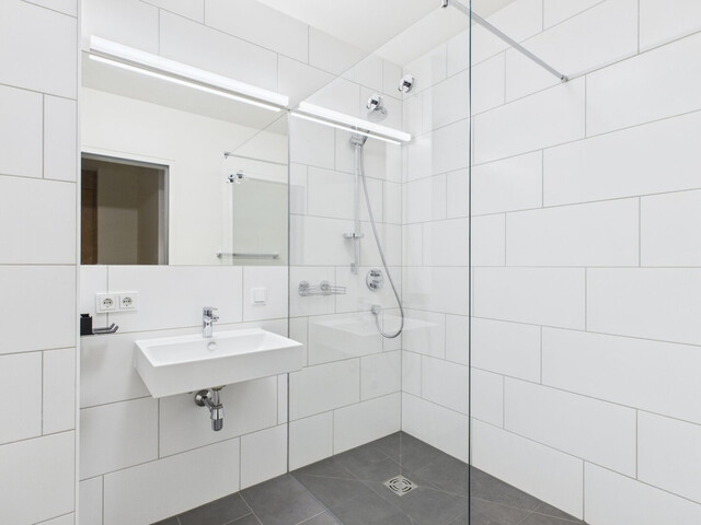 Helle, großzügige 2-Zimmer-Wohnung mit einmaligem Blick übers Rheintal