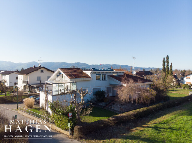 Große Dachgeschosswohnung in schöner, ruhiger Lage
