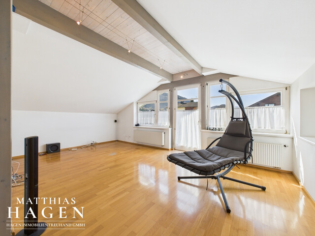 Große Dachgeschosswohnung in schöner, ruhiger Lage