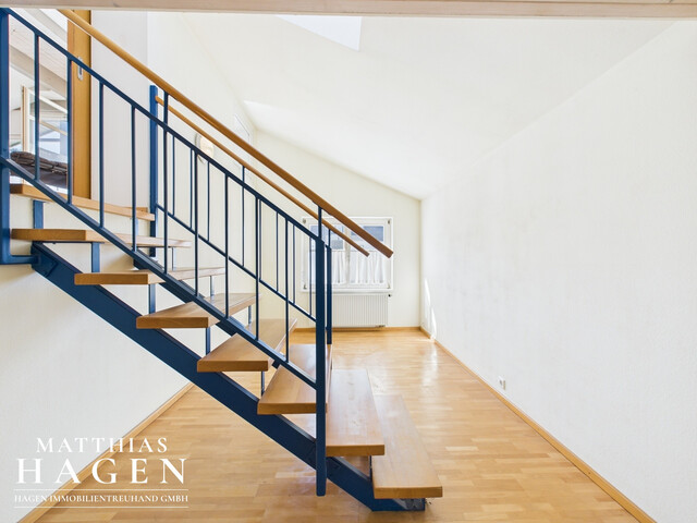 Große Dachgeschosswohnung in schöner, ruhiger Lage