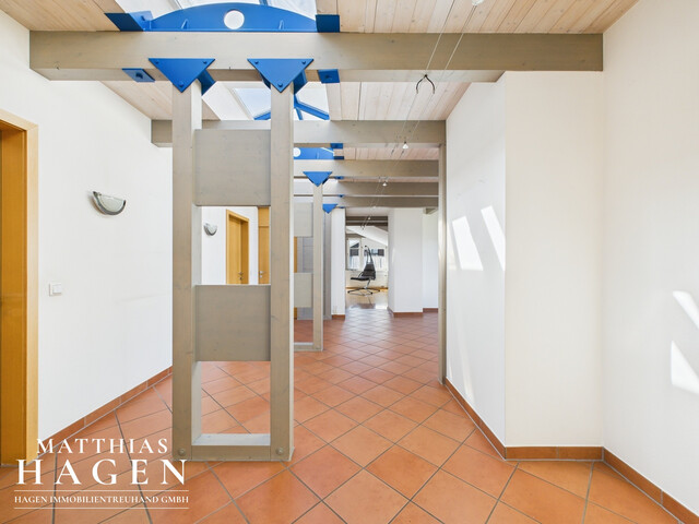 Große Dachgeschosswohnung in schöner, ruhiger Lage