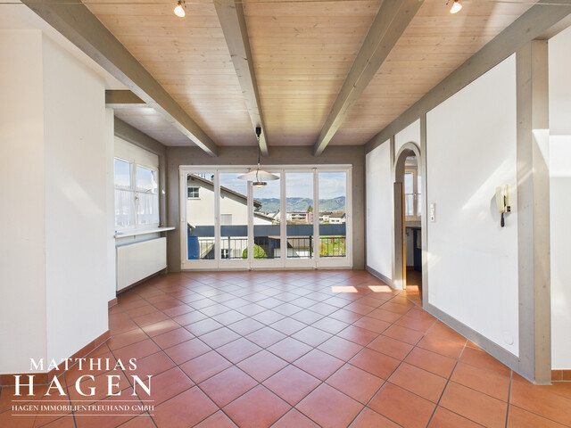 Große Dachgeschosswohnung in schöner, ruhiger Lage