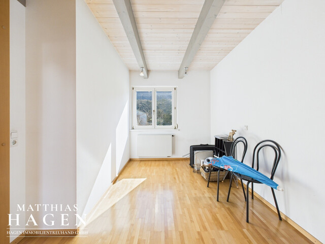 Große Dachgeschosswohnung in schöner, ruhiger Lage