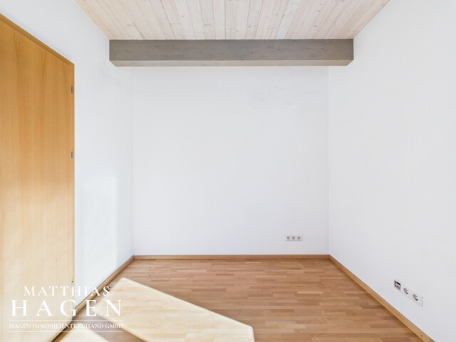 Große Dachgeschosswohnung in schöner, ruhiger Lage