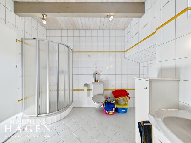 Große Dachgeschosswohnung in schöner, ruhiger Lage