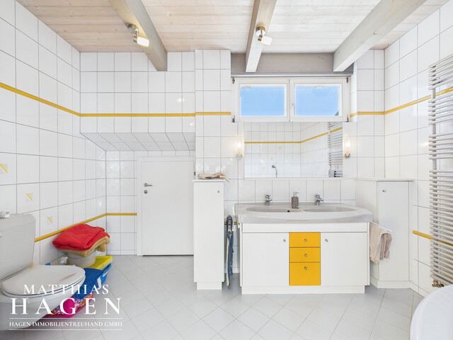 Große Dachgeschosswohnung in schöner, ruhiger Lage