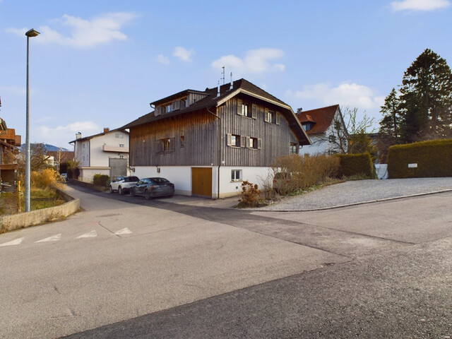 Großzügige 3,5-Zimmer-Etagenwohnung mit Garten, Loggien und Gartenhaus in Lustenau!