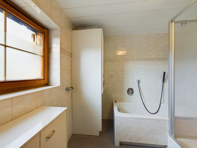 Großzügige 3,5-Zimmer-Etagenwohnung mit Garten, Loggien und Gartenhaus in Lustenau!