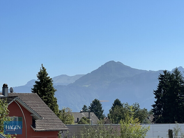 Modernes Wohnen mit Privatsphäre – Reihenhaus mit Garten & Dachterrasse in Lustenau!